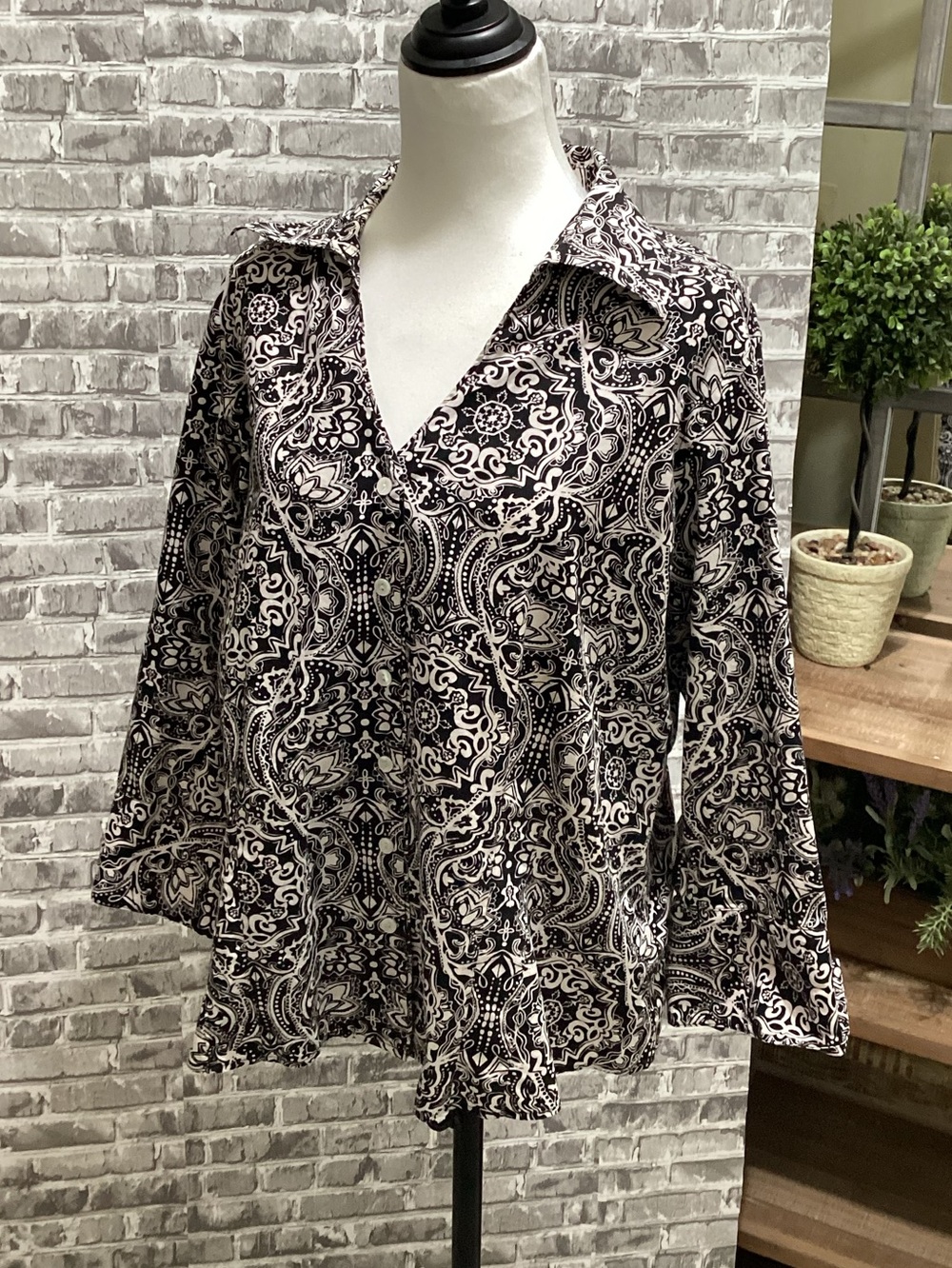 Coldwater Creek Black & White Paisley V-Neck Button Down Blouse, Sz 1X
